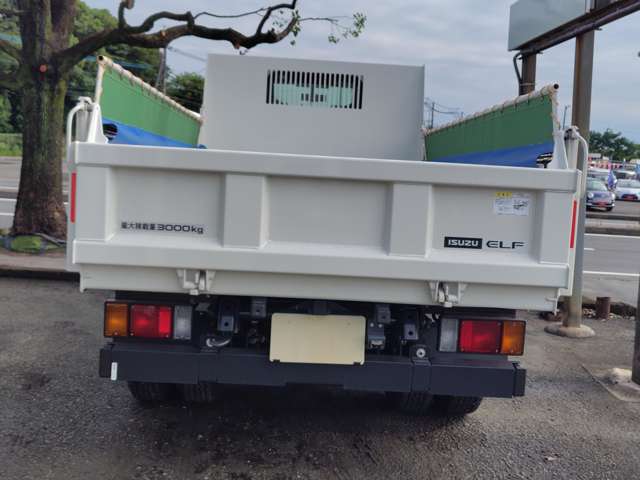 Isuzu Elf 4