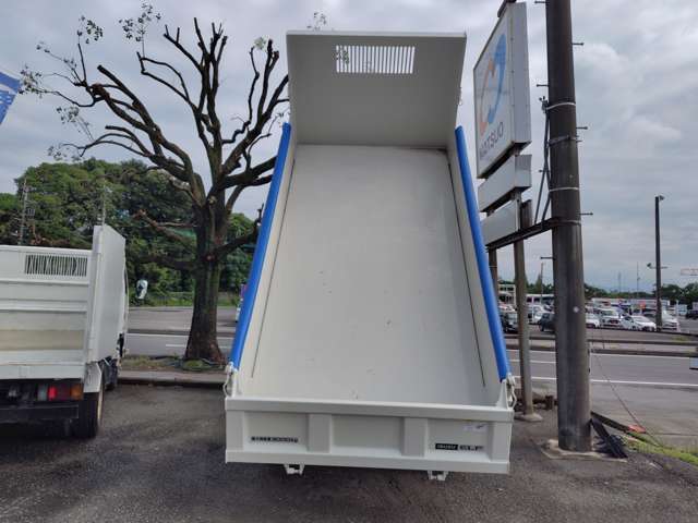 Isuzu Elf 7