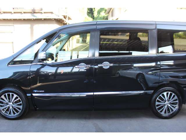 Nissan Serena 10