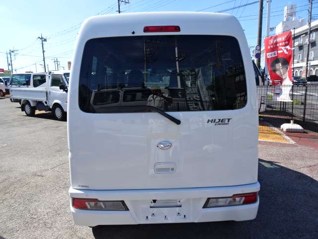 Daihatsu Hijet Cargo 12