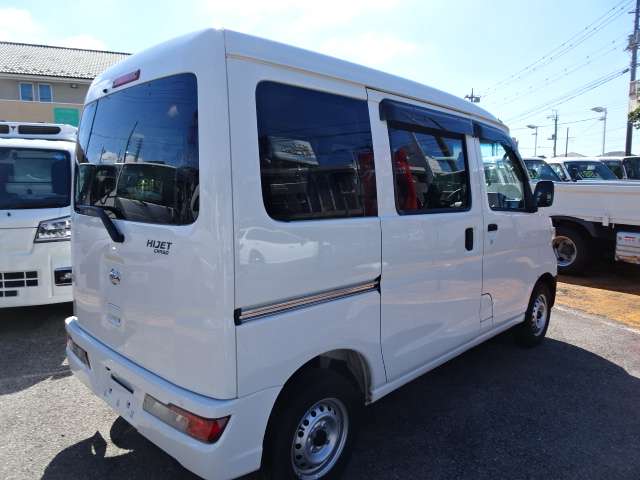 Daihatsu Hijet Cargo 7