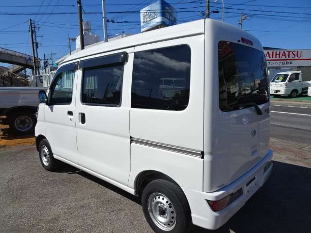 Daihatsu Hijet Cargo 8