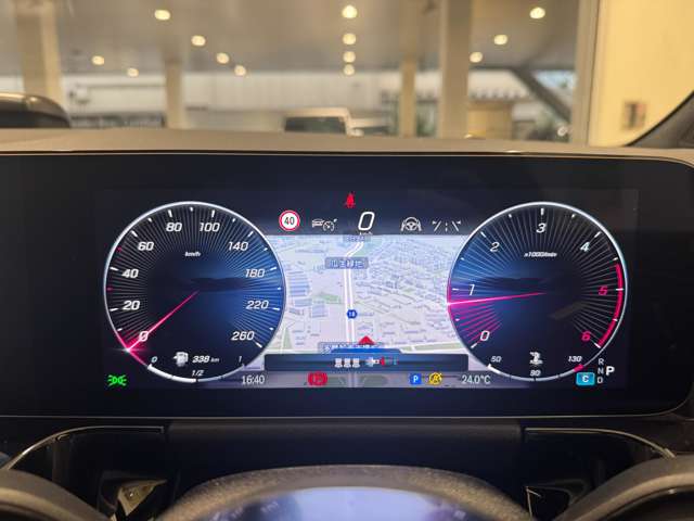 Mercedes-Benz GLA-Class 12
