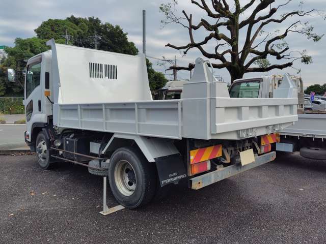 Isuzu Forward 4