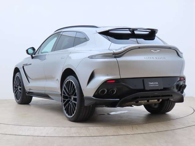 Aston Martin DBX 7