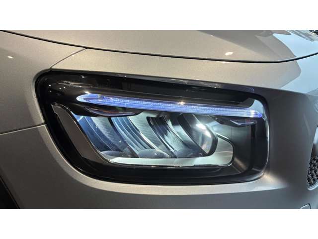 Mercedes-Benz GLB 11