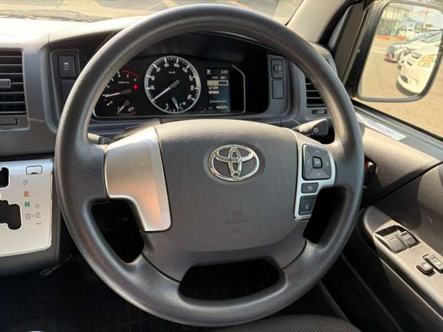 Toyota Hiace Van 11