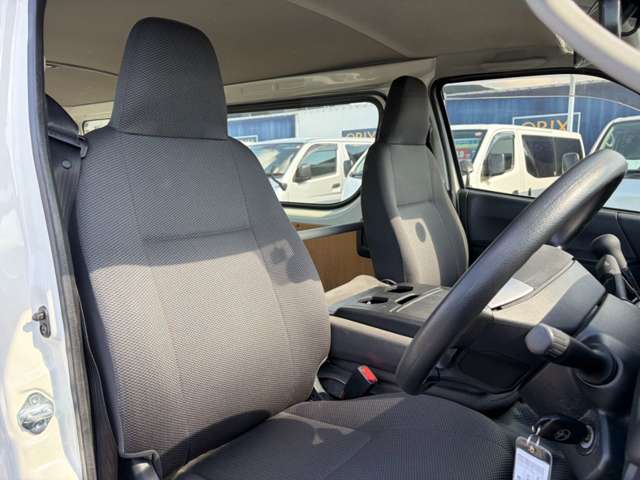 Toyota Hiace Van 4