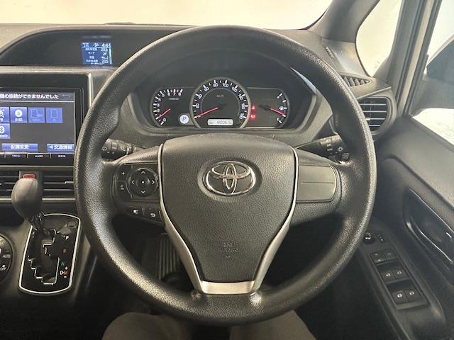 Toyota Noah 3