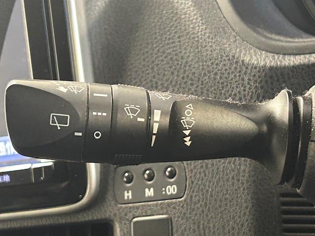 Toyota Noah 4