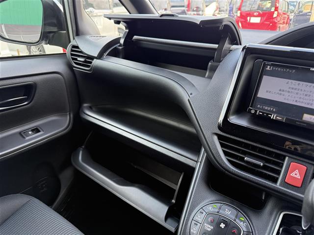 Toyota Noah 8