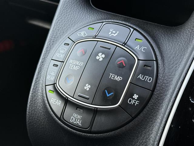 Toyota Noah 9