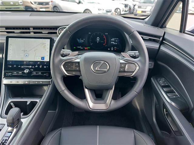 Lexus LBX 11