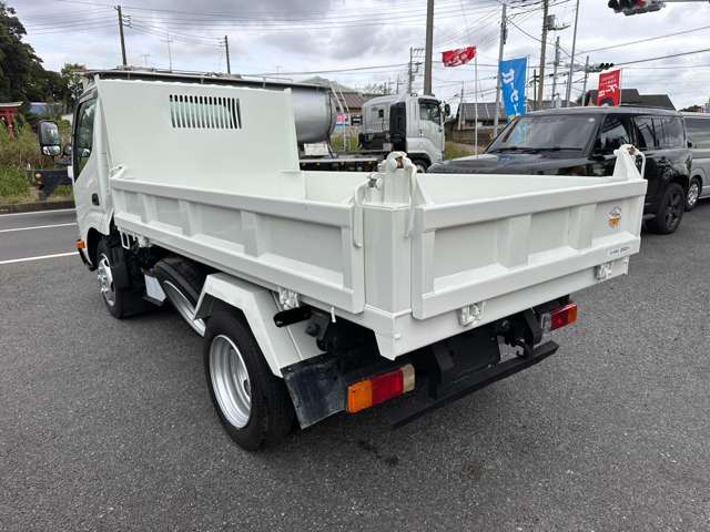 Hino Dutro 11