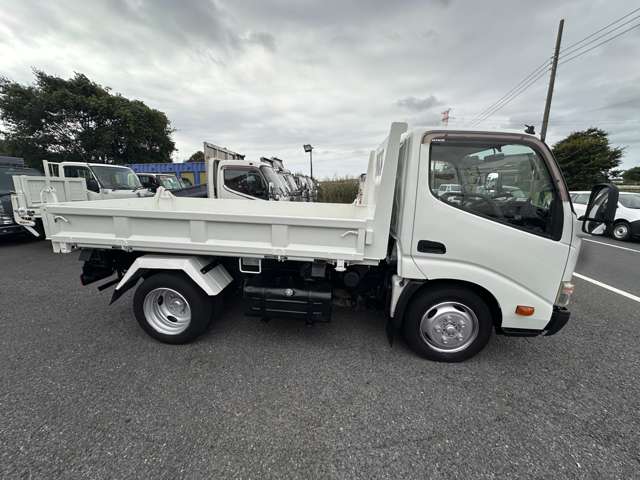 Hino Dutro 7
