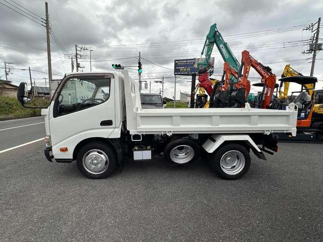 Hino Dutro 8