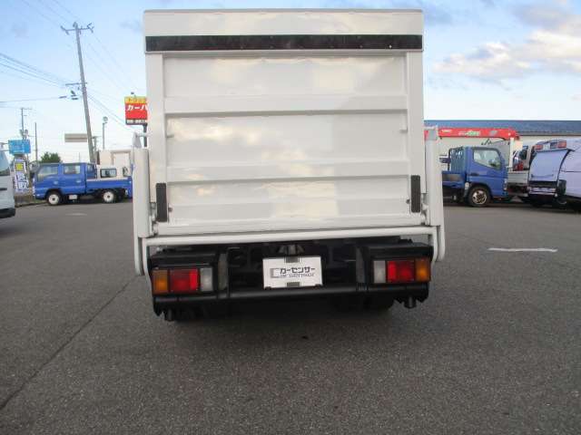Isuzu Elf 6