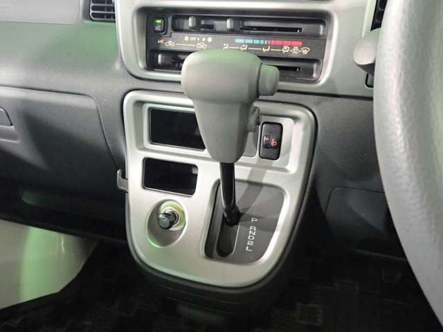 Daihatsu Hijet Deck Van 10
