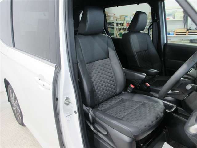 Toyota Voxy 8