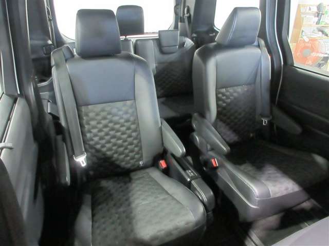 Toyota Voxy 9