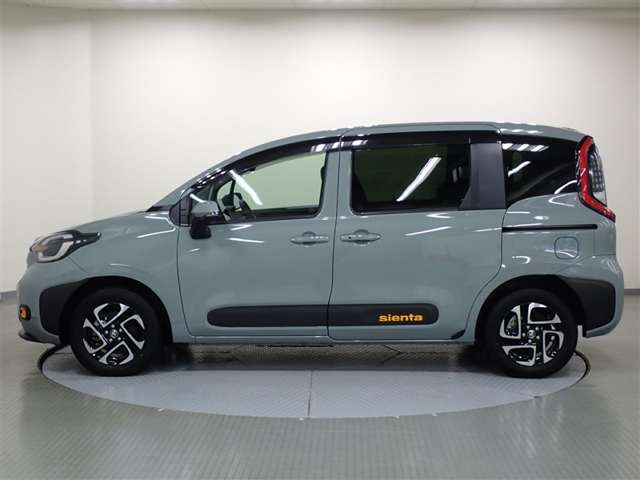 Toyota Sienta 3