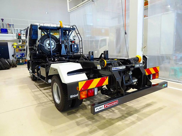 Mitsubishi Fuso Fighter 12