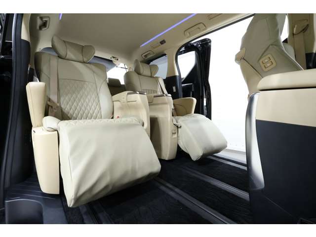 Toyota Alphard 9