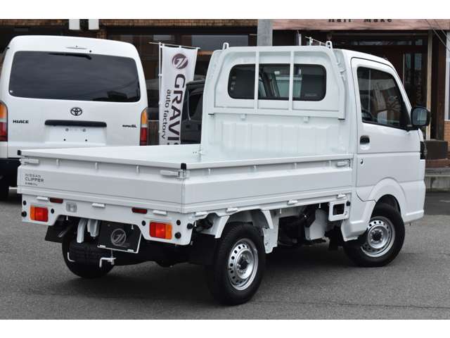 Nissan NT100 Clipper 9