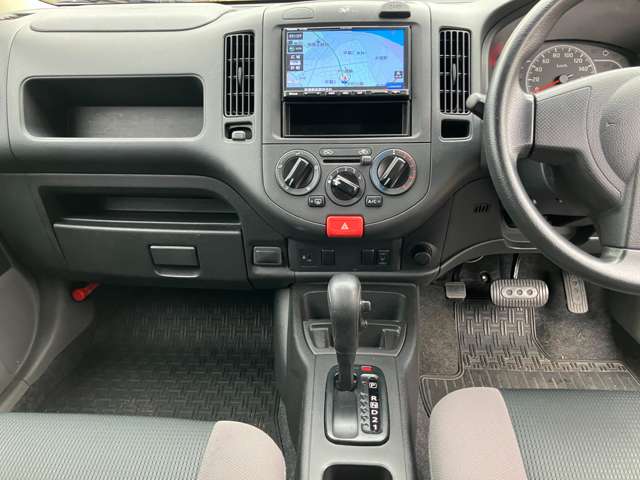Nissan AD 12