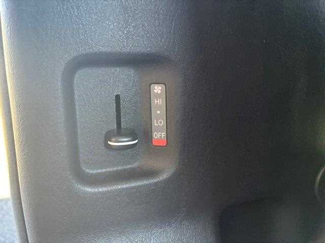 Toyota Hiace Van 11