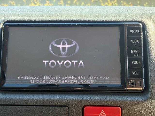 Toyota Hiace Van 4