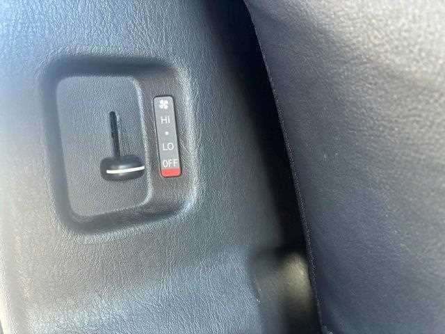Toyota Hiace Van 11