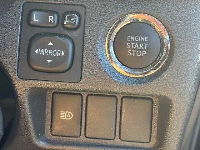 Toyota Hiace Van 12
