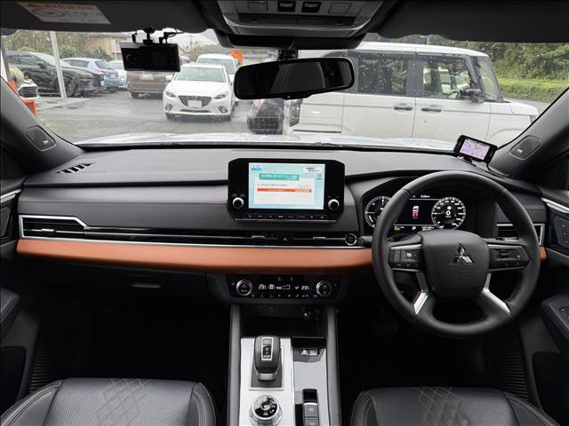 Mitsubishi Outlander 2