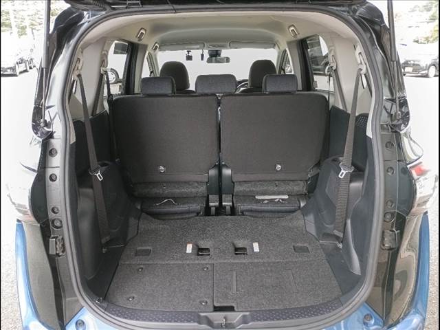 Toyota Sienta 12