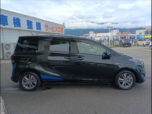 Toyota Sienta 6