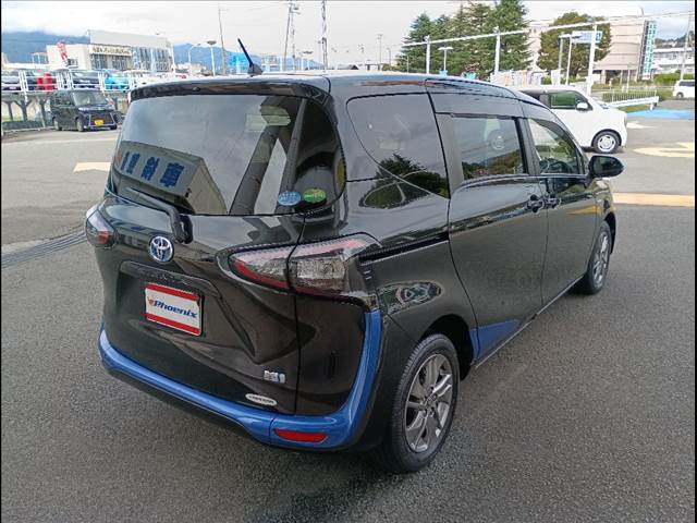 Toyota Sienta 7