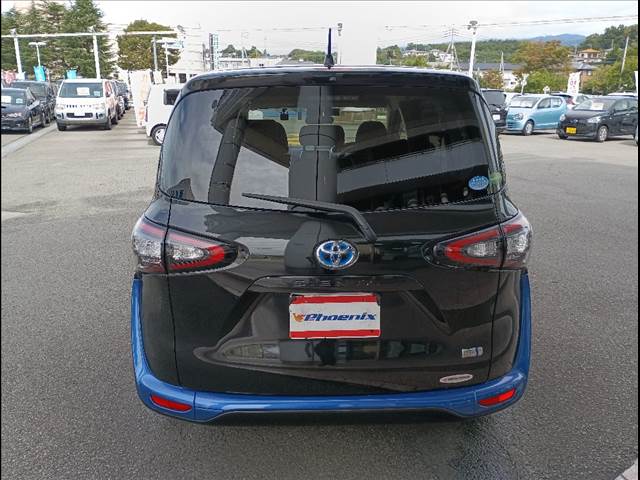 Toyota Sienta 8