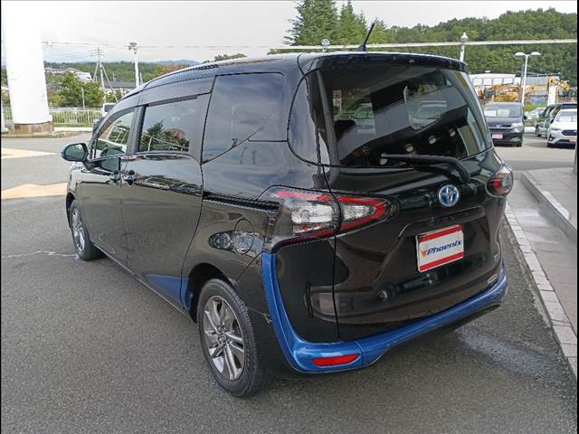 Toyota Sienta 9
