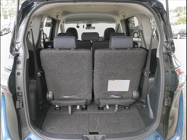 Toyota Sienta 11