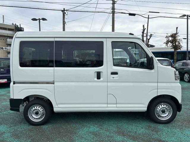 Daihatsu Hijet Cargo 6