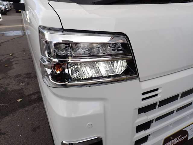 Daihatsu Hijet Cargo 6