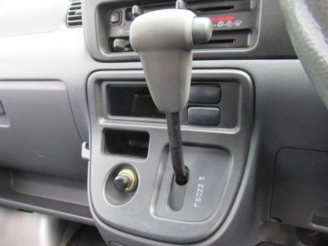 Daihatsu Hijet Deck Van 4