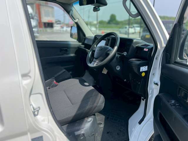 Daihatsu Hijet Cargo 3