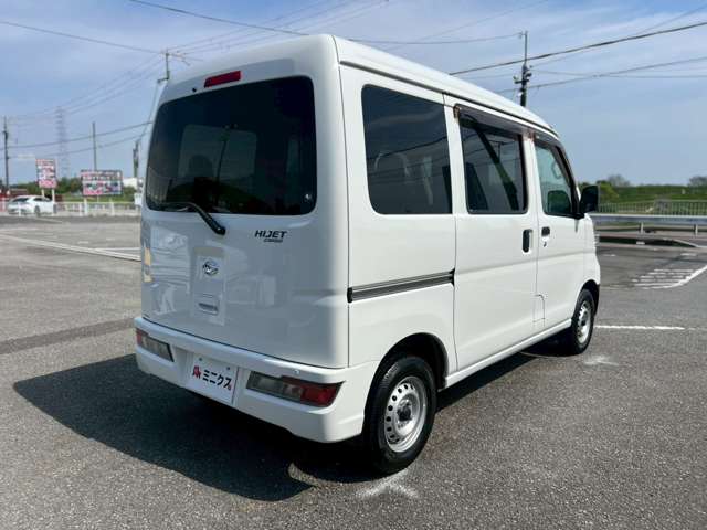 Daihatsu Hijet Cargo 5