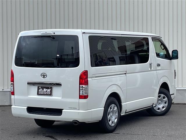 Toyota Hiace Van 4