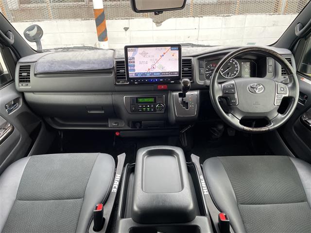 Toyota Hiace Van 5