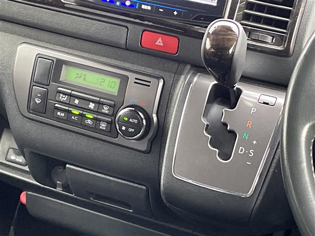 Toyota Hiace Van 9