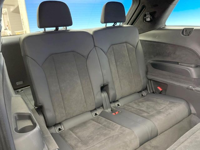 Audi Q7 11