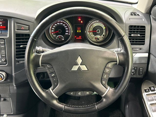 Mitsubishi Pajero 12